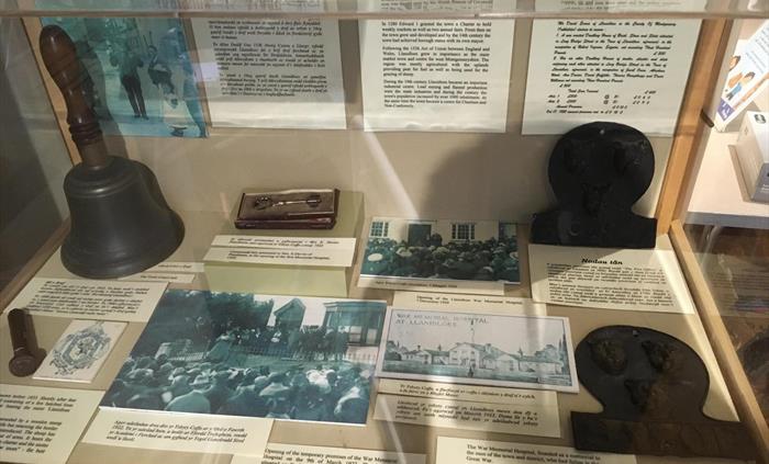 Display of items related to Llanidloes